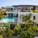 别墅 Vacation Marbella I Hanami, Private Infinity Edge-pool, Gym, Movie Theater, Night-security, Alarm System, Close To Golfs And Beaches 埃斯特波纳