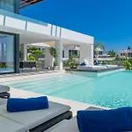 别墅 Vacation Marbella I Hanami, Private Infinity Edge-pool, Gym, Movie Theater, Night-security, Alarm System, Close To Golfs And Beaches *