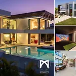 Vacation Marbella I Hanami, Private Infinity Edge-pool, Gym, Movie Theater, Night-security, Alarm System, Close To Golfs And Beaches 别墅 埃斯特波纳