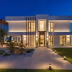 别墅 Vacation Marbella I Hanami, Private Infinity Edge-pool, Gym, Movie Theater, Night-security, Alarm System, Close To Golfs And Beaches
