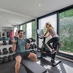 Vacation Marbella I Hanami, Private Infinity Edge-pool, Gym, Movie Theater, Night-security, Alarm System, Close To Golfs And Beaches * 埃斯特波纳