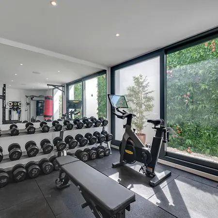 Vacation Marbella I Hanami, Private Infinity Edge-pool, Gym, Movie Theater, Close To Golfs And Beaches *