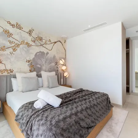Vacation Marbella I Hanami, Private Infinity Edge-pool, Gym, Movie Theater, Night-security, Alarm System, Close To Golfs And Beaches 埃斯特波纳