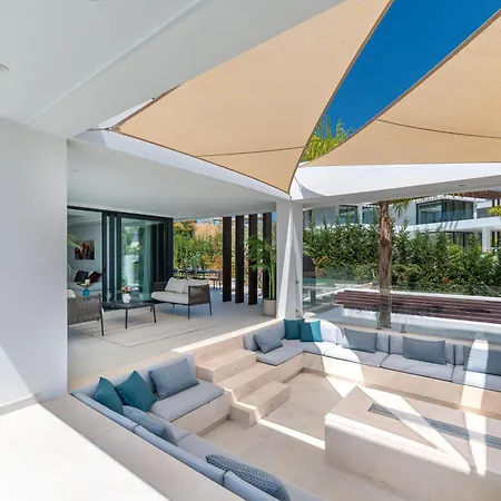 Vacation Marbella I Hanami, Private Infinity Edge-pool, Gym, Movie Theater, Night-security, Alarm System, Close To Golfs And Beaches 别墅 *