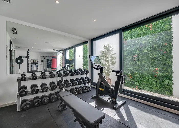 Vacation Marbella I Hanami, Private Infinity Edge-pool, Gym, Movie Theater, Close To Golfs And Beaches *