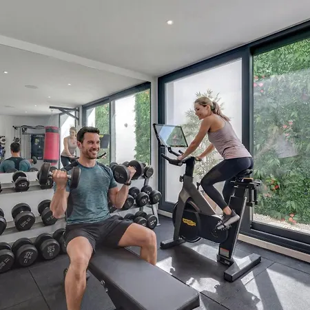 Vacation Marbella I Hanami, Private Infinity Edge-pool, Gym, Movie Theater, Night-security, Alarm System, Close To Golfs And Beaches * Естепона