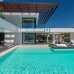 Vacation Marbella I Hanami, Private Infinity Edge-pool, Gym, Movie Theater, Night-security, Alarm System, Close To Golfs And Beaches Vila Estepona