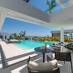 Vacation Marbella I Hanami, Private Infinity Edge-pool, Gym, Movie Theater, Night-security, Alarm System, Close To Golfs And Beaches *