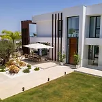 Vila Vacation Marbella I Hanami, Private Infinity Edge-pool, Gym, Movie Theater, Night-security, Alarm System, Close To Golfs And Beaches Estepona