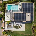 Vila Vacation Marbella I Hanami, Private Infinity Edge-pool, Gym, Movie Theater, Night-security, Alarm System, Close To Golfs And Beaches *