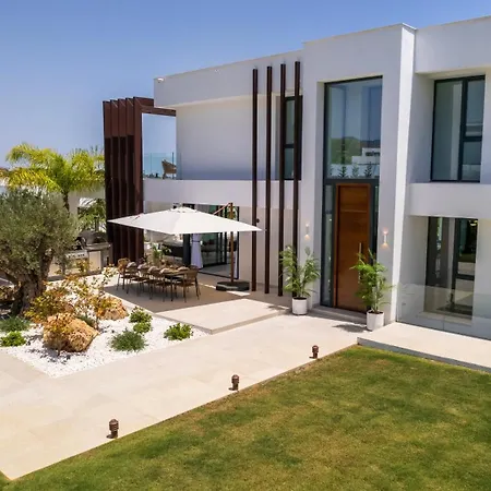 Villa Vacation Marbella I Hanami, Private Infinity Edge-pool, Gym, Movie Theater, Night-security, Alarm System, Close To Golfs And Beaches Estepona