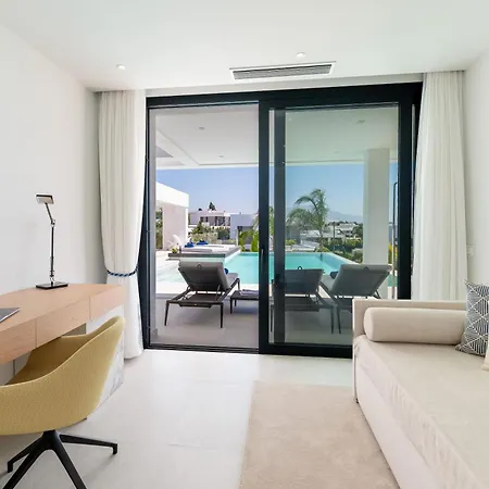 Vila Vacation Marbella I Hanami, Private Infinity Edge-pool, Gym, Movie Theater, Night-security, Alarm System, Close To Golfs And Beaches
