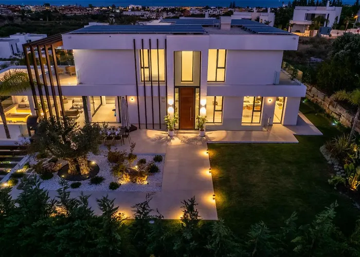 Villa Vacation Marbella I Hanami, Private Infinity Edge-pool, Gym, Movie Theater, Close To Golfs And Beaches *