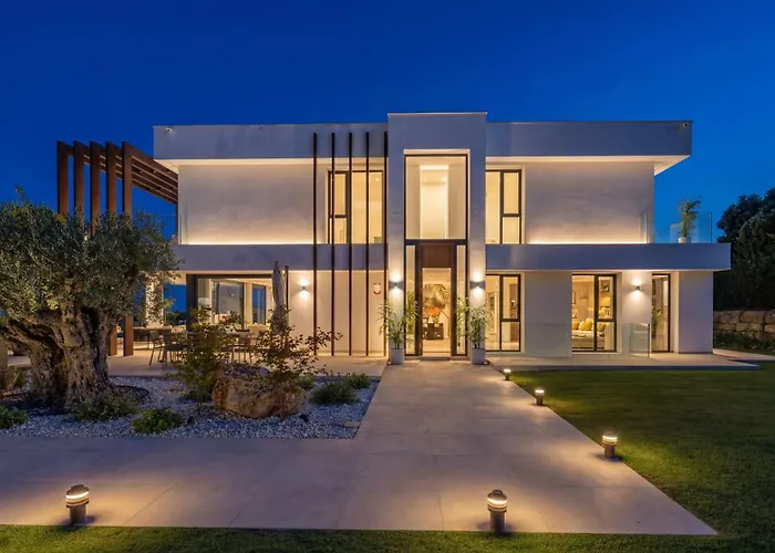 Villa Vacation Marbella I Hanami, Private Infinity Edge-pool, Gym, Movie Theater, Close To Golfs And Beaches